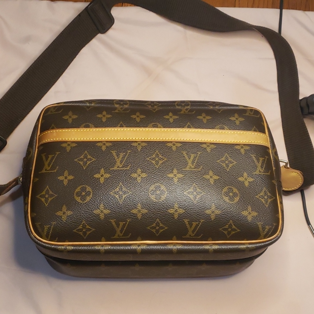 Louis Vuitton Report pm